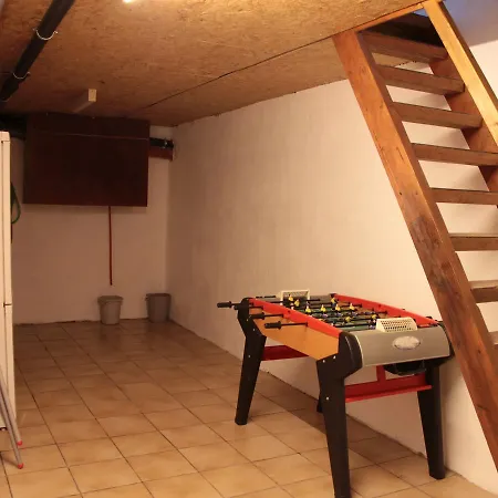 Modern With Private Garden Дом отдыха *