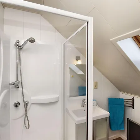 Modern With Private Garden Дом отдыха