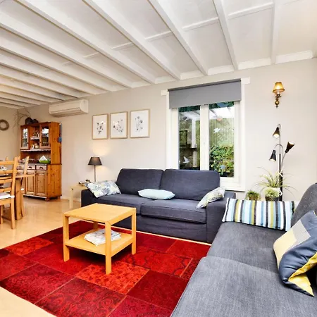 度假居 Modern With Private Garden