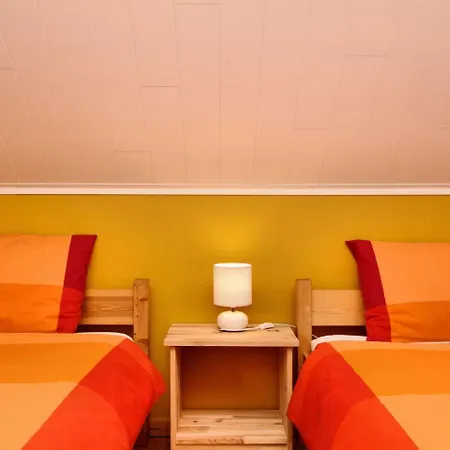 Modern With Private Garden Дом отдыха *